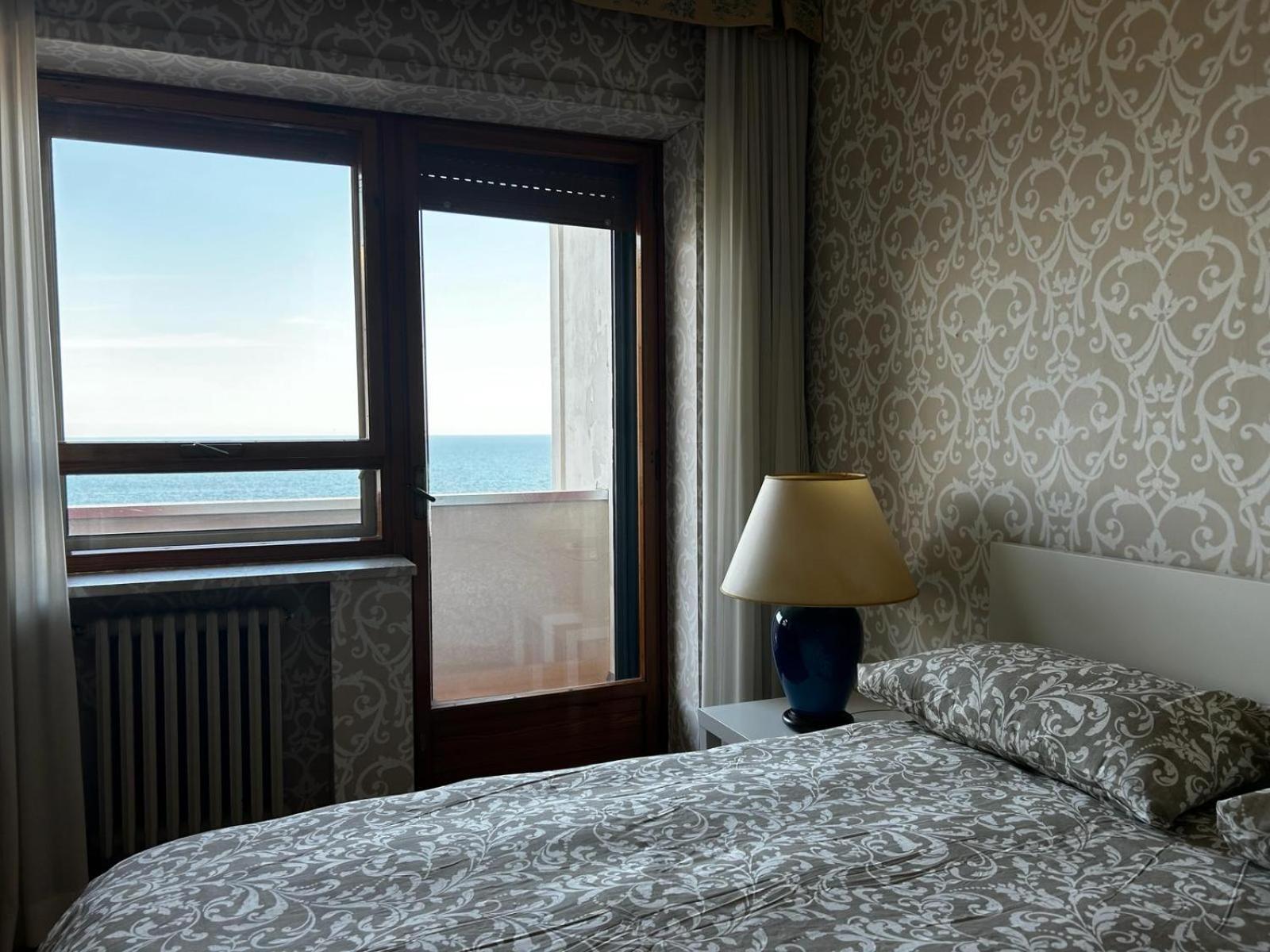 Front Beach Apartment - 3 Bedrooms Bari Exterior foto
